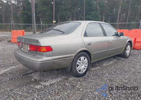 2001 Toyota Camry Le z USA, uszkodzony, nr VIN 4T1BG22K11U066609